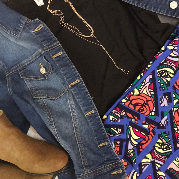 Cassie Large- Lularoe - Picture 1 of 2